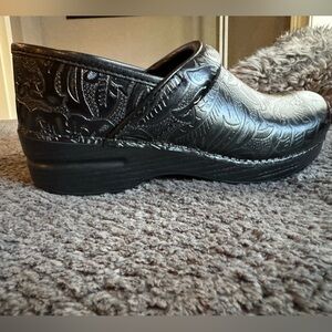 Dansko LT Pro Clogs for Women - floral pattern size 39 (8.5-9)
